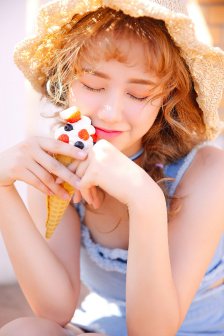 欧美娇小摘花hdxxx